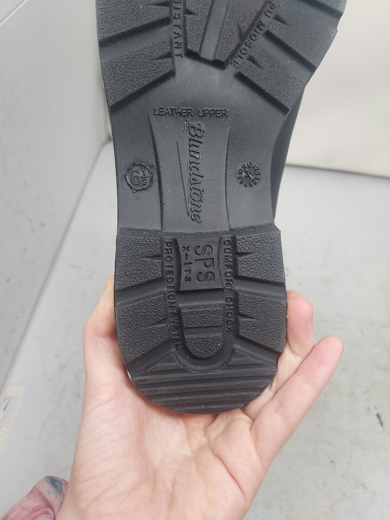 Blundstone Womens Thermal Shearling Waterproof Black Chelsea Hiking Boot — image 3 of 8